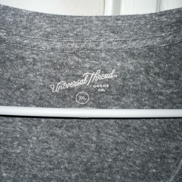 Universal Thread V-Neck - Picture 2 of 2